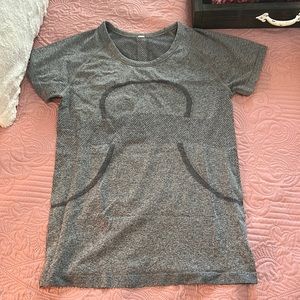 Lululemon size 6 Grey Swiftly Tech Tee